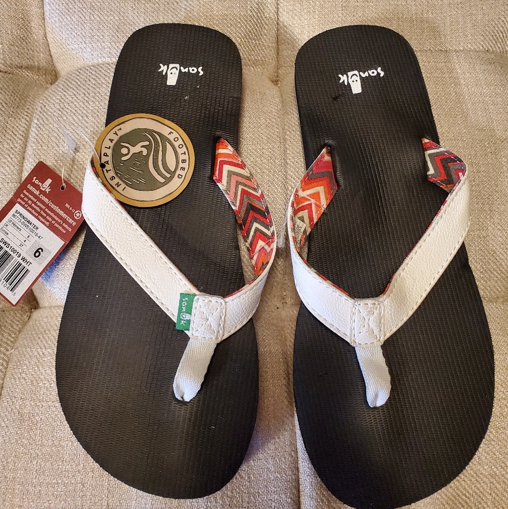 Size 6 Sanuk sandals